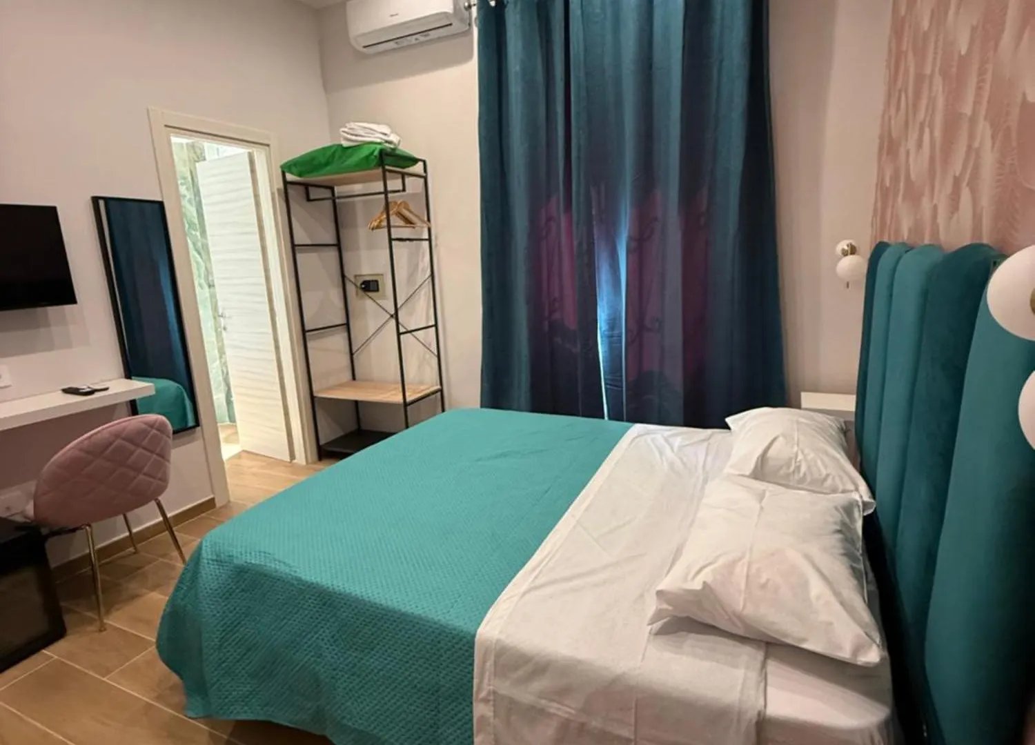 Il Regno Di Napoli Hotel 0*, Naples Italy