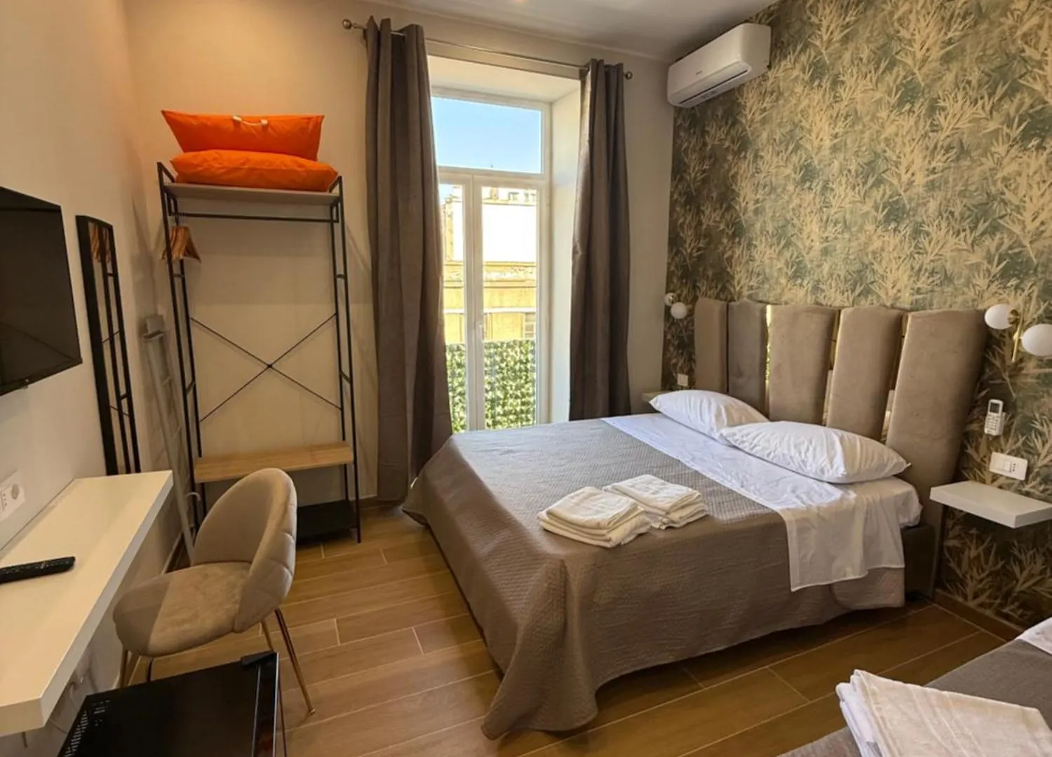 Il Regno Di Napoli Hotel 0*, Naples Italy